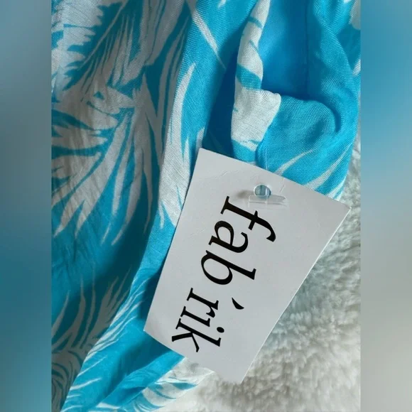 Fabrik blue floral romper size M NWT - Picture 3 of 4